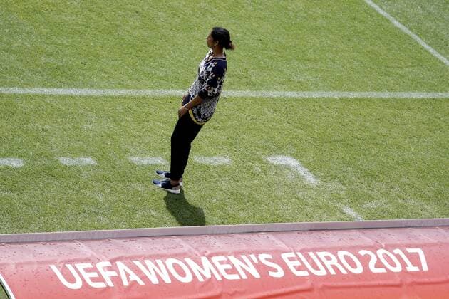 Bilder des Tages - SPORT JONES Steffi Bundestrainerin Team GER ausgeschieden UEFA Frauen Fussball EM 2017 in Holland Spiel Deutschland-Denemark in Rotterdam Am 30. Juli 2017 in Rotterdam 