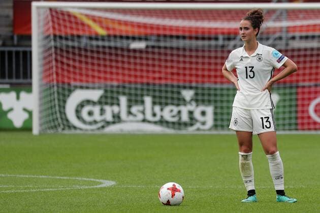 Sara Däbritz (Sara Daebritz, DFB-Frauen, 13), enttäuscht über die Niederlage, Enttäuschung nach dem Schlusspfiff, Verlierer, verloren, Frustration, disappointed, pessimistisch, Fussball, UEFA Women s EURO 2017, Viertelfinale, Deutschland - Dänemark, xozx