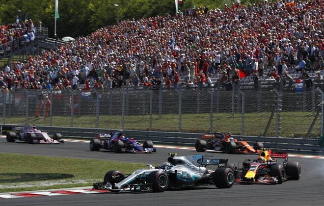 Motorsports: FIA Formula One World Championship WM Weltmeisterschaft 2017, Grand Prix of Hungary, 77 Valtteri Bottas (FIN, Mercedes AMG Petronas F1 Team), 33 Max Verstappen (NLD, Red Bull Racing), Budapest Hungary xHOCHxZWEIx