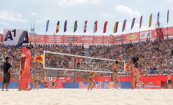 30.07.2017, Donauinsel, Wien, AUT, FIVB Beach volleyball Beachvolleyball WM, Wien 2017, Damen, Gruppe A, im Bild v.l. Isabel Schneider (GER), Victoria Bieneck (GER), Teresa Strauss (AUT), Katharina Holzer (AUT) f.l. Isabel Schneider of Germany Victoria Bieneck of Germany Teresa Strauss of Austria Katharina Holzer of Austria during the women s group A match of 2017 FIVB Beach Volleyball World Championships at the Donauinsel in Wien, Austria on 2017 07 30. Wien  EP_puc ex  