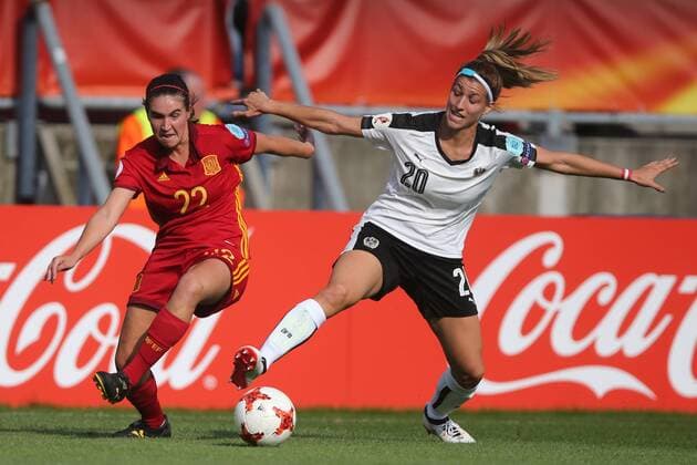 Mariona Caldentey of Spain, Lisa Makas of Austria women during the UEFA WEURO 2017 quarter finale match between Austria and Spain at Koning Willem II stadium on July 30, 2017 in Tilburg, The Netherlands Women: Austria vs Spain UEFA WEURO 2017 2017 2018 xVIxVIxImagesx xTomxBodexMultimediaxIVx 8352013