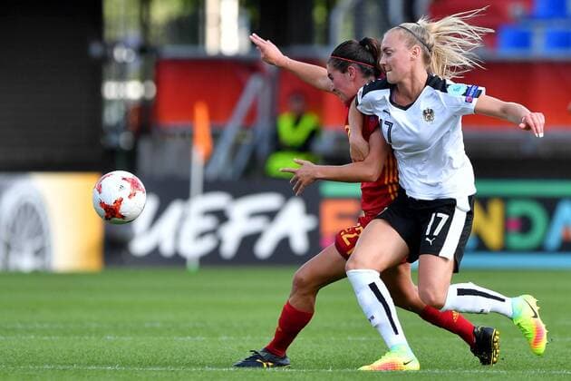 SOCCER - UEFA EURO EM Europameisterschaft Fussball 2017 TILBURG,NETHERLANDS,30.JUL.17 - WOMEN SOCCER - UEFA Women s European Championship EM Europameisterschaft 2017, quarterfinal, Austria vs Spain. Image shows Mariona Caldentey (ESP) and Sarah Puntigam (AUT). GEPAxpictures xFlorianxErtl