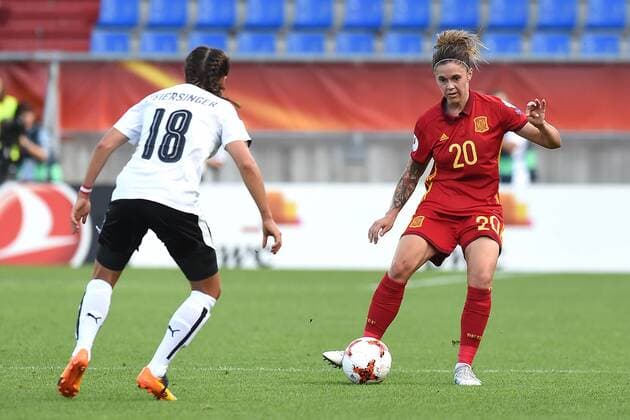 Fußball UEFA Women s Euro Viertelfinale Österreich - Spanien am 30.07.2017 im Willem II Stadion in Tilburg Laura Feiersinger ( Österreich ), links - Maria Leon ( Spanien ), rechts xRx