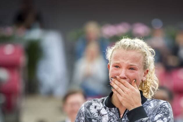 170730 Katerina Siniakova, Tjeckien, grater av glädje efter segern i singelfinalen under dag 8 av Swedish open den 30 juli 2017 i Bastad.  Copyright: MATHILDAxAHLBERG BB170730MA060