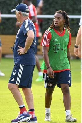 Carlo ANCELOTTI (Trainer FCB) mit Renato SANCHES (Bayern Muenchen). Training FC Bayern Muenchen. Fussball 1.Bundesliga,1.Liga ,am 30.07.2017.