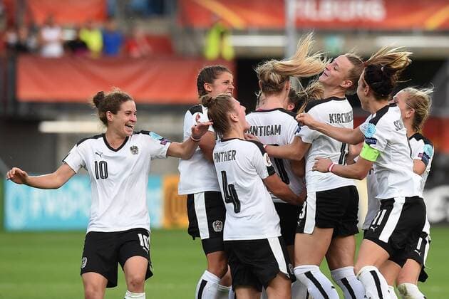 Fußball UEFA Women s Euro Viertelfinale Österreich - Spanien am 30.07.2017 im Willem II Stadion in Tilburg Österreich feiert den Einzug ins Halbfinale xRx