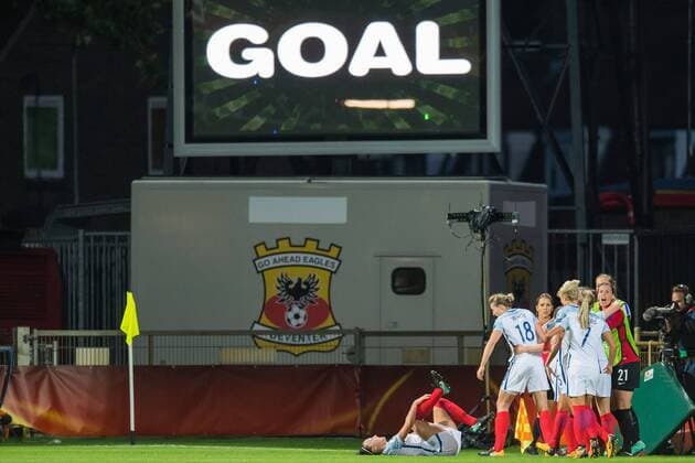 England celebrate the goal of Jodie Taylor of England women during the UEFA WEURO 2017 quarter finale match between England and France at The Adelaarshorst on July 30, 2017 in Deventer, The Netherlands Women: England vs France UEFA WEURO 2017 2017 2018 xVIxVIxImagesx xGerritxvanxKeulenxIVx 8355685
