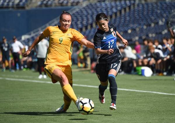 SAN DIEGO, CA - JULY 30: Caitlin Foord (9) of Australia runs down Yui Hasegawa (17) of Japan during the Tournament of Nations soccer match between Japan and Australia on July 30, 2017 at Qualcomm Stadium in San Diego, CA. (Photo by Chris Williams Icon Sportswire) SOCCER: JUL 30 Tournament of Nations - Japan v Australia Icon00717073016083 EDITORIAL USE ONLY