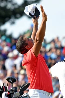 OAKVILLE, ON - JULY 30: Jhonattan Vegas reaches for the sky in celebration after winning the RBC Canadian Open on July 30, 2017 at Glen Abbey Golf Club in Oakville, ON (Photo by Gerry Angus Icon Sportswire) GOLF: JUL 30 PGA Golf Herren - RBC Canadian Open - Final Round Icon17073004 EDITORIAL USE ONLY