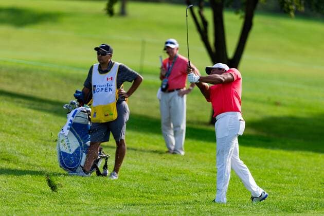 OAKVILLE, ON - JULY 30: Jhonattan Vegas (VEN) plays a shot on the fairway of the 17th hole during final round action of the RBC Canadian Open on July 30, 2017, at Glen Abbey Golf Club in Oakville, ON, Canada. (Photo by Richard A. Whittaker Icon Sportswire) GOLF: JUL 30 PGA Golf Herren - RBC Canadian Open - Final Round Icon2017073002 EDITORIAL USE ONLY
