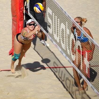Beach volleyball Beachvolleyball - FIVB World Championships 2017 VIENNA,AUSTRIA,31.JUL.17 - BEACH VOLLEYBALL - FIVB World Championships, ladies. Image shows Katharina Schuetzenhoefer (AUT) and Michala Kvapilova (CZE). GEPAxpictures xMaticxKlansek