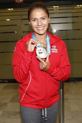 July 31, 2017 - EUM20170831DEP27.JPG.CIUDAD DE MEXICO.- Deporte-Clavados.- 31 de julio de 2017. La clavadista Adriana Jimenez, medalla de plata en el Campeonato Mundial de Natacion 2017 de Budapest, a su regreso a esta capital. Foto: Agencia EL UNIVERSAL Agustin Salinas RCC. Latin News: July 31, 2017  - ZUMAu78_ 20170731_zaf_u78_098 Copyright: xAgustinxSalinasx