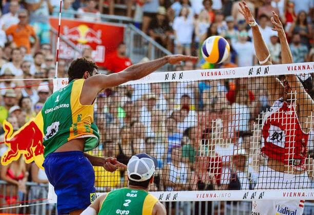 Bilder des Tages - SPORT Beach volleyball Beachvolleyball - FIVB World Championships 2017 VIENNA,AUSTRIA,31.JUL.17 - BEACH VOLLEYBALL - FIVB World Championships, men. Image shows Pedro Solberg Salgado (BRA). GEPAxpictures xMaticxKlansek