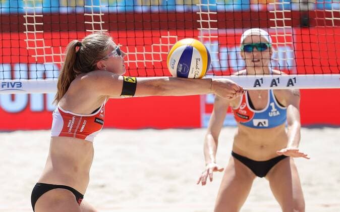 Beach volleyball Beachvolleyball - FIVB World Championships 2017 VIENNA,AUSTRIA,01.AUG.17 - BEACH VOLLEYBALL - FIVB World Championships. Image shows Katharina Holzer (AUT) and Emily Day (USA). GEPAxpictures xChristianxWalgram