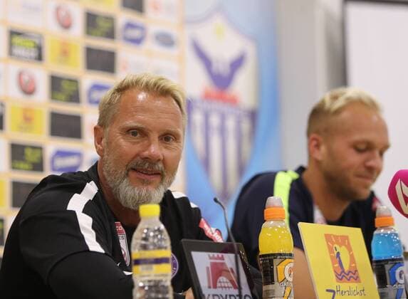SOCCER - UEFA EL quali, Limassol vs A.Wien, preview LIMASSOL,CYPRUS,01.AUG.17 - SOCCER - UEFA Europa League qualification, AEL Limassol vs FK Austria Wien, preview, training A.Wien. Image shows head coach Thorsten Fink (A.Wien) and Raphael Holzhauser (A.Wien). GEPAxpictures xChristianxOrt
