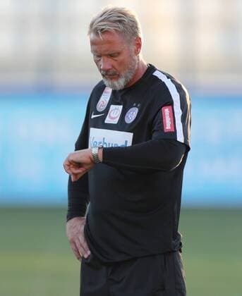 SOCCER - UEFA EL quali, Limassol vs A.Wien, preview LIMASSOL,CYPRUS,01.AUG.17 - SOCCER - UEFA Europa League qualification, AEL Limassol vs FK Austria Wien, preview, training A.Wien. Image shows head coach Thorsten Fink (A.Wien). GEPAxpictures xChristianxOrt