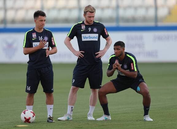 SOCCER - UEFA EL quali, Limassol vs A.Wien, preview LIMASSOL,CYPRUS,01.AUG.17 - SOCCER - UEFA Europa League qualification, AEL Limassol vs FK Austria Wien, preview, training A.Wien. Image shows Dominik Prokop (A.Wien), Kevin Friesenbichler (A.Wien) and Ismael Tajouri (A.Wien). GEPAxpictures xChristianxOrt