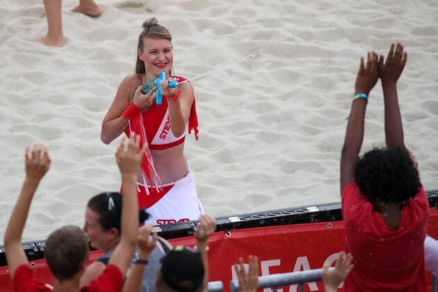Beach volleyball Beachvolleyball - FIVB World Championships 2017 VIENNA,AUSTRIA,02.AUG.17 - BEACH VOLLEYBALL - FIVB World Championships, men. Image shows cheerleader Steyr dancers. GEPAxpictures xMaticxKlansek