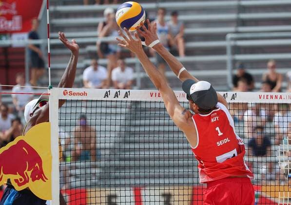Beach volleyball Beachvolleyball - FIVB World Championships 2017 VIENNA,AUSTRIA,02.AUG.17 - BEACH VOLLEYBALL - FIVB World Championships. Image shows Leo Williams (RSA) and Robin Seidl (AUT). GEPAxpictures xChristianxWalgram
