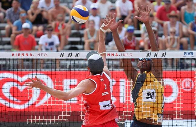 Beach volleyball Beachvolleyball - FIVB World Championships 2017 VIENNA,AUSTRIA,02.AUG.17 - BEACH VOLLEYBALL - FIVB World Championships. Image shows Robin Seidl (AUT) and Leo Williams (RSA). GEPAxpictures xChristianxWalgram