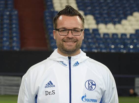 Fußball, GER, 1.BL, Porträttermin 2017 2018, FC Schalke 04, Dr. Noel Stais (FC Schalke 04)