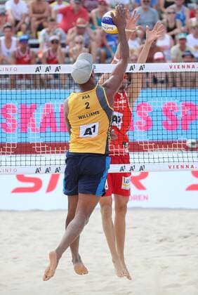 Beach volleyball Beachvolleyball - FIVB World Championships 2017 VIENNA,AUSTRIA,02.AUG.17 - BEACH VOLLEYBALL - FIVB World Championships. Image shows Leo Williams (RSA) and Robin Seidl (AUT). GEPAxpictures xChristianxWalgram