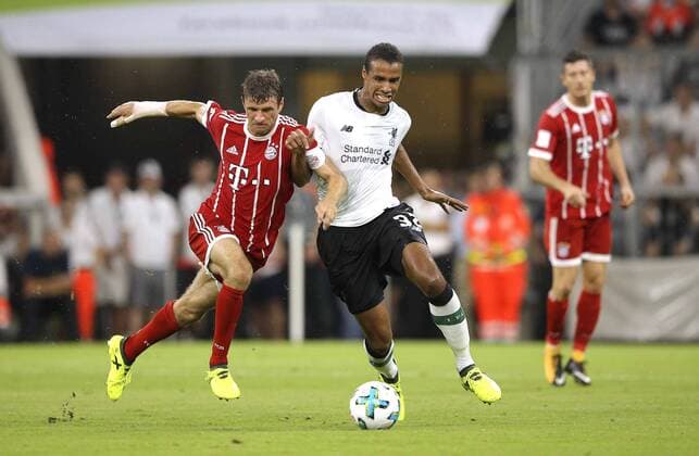 Foto: Joel Matip ( Liverpool ) gegen Thomas Müller , links Fussball-Turnier Audi Cup in München Di. 01.08.2017 Halbfinale, FC Bayern München - FC Liverpool 0 - 3