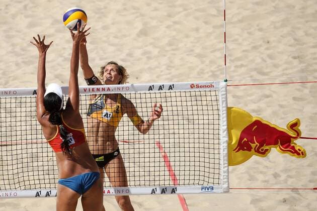 Beach volleyball Beachvolleyball - FIVB World Championships 2017 VIENNA,AUSTRIA,02.AUG.17 - BEACH VOLLEYBALL - FIVB World Championships, ladies. Image shows Laura Ludwig (GER) and Fan Wang F.(CHN). GEPAxpictures xMaticxKlansek