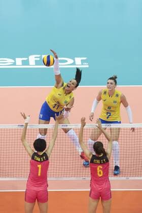 NANJING, CHINA - AUGUST 02: Yuan Xinyue 1 of China and Gong Xiangyu 6 of China block the ball during the group match of 2017 Nanjing FIVB World Grand Prix Finals between China and Brazil at Nanjing Olympic Sports Center on August 2, 2017 in Nanjing, Jiangsu Province of China.  Copyright: xVCGx CFP111122615218 