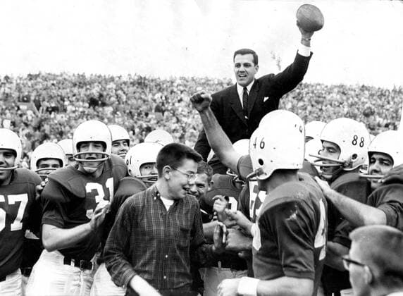 November 1, 1958 - Evanston, IL, USA - Coach Ara Parseghian salutes the Dyche stadium crowd with the game ball as his Northwestern Wildcats carry him off the field following their 21-0 victory over Ohio State on Nov. 1, 1958. Ara Parseghian, who led Notre Dame to 2 national football championships, dies at 94 - ZUMAm67_ 19581101_zaf_m67_001 Copyright: xChicagoxTribunexHistoricalx