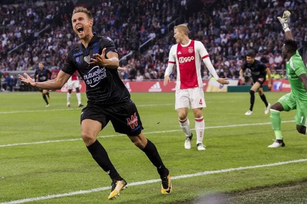 Bilder des Tages - SPORT AMSTERDAM - 02-08-2017 , voetbal , UEFA voorronde Champions League , Stadion Johan Cruijf Arena , seizoen 2017 2018 , Ajax - Nice , Nice speler Arnaud Souquet viert zijn doelpunt de 0-1 Ajax - Nice  x1661007x
