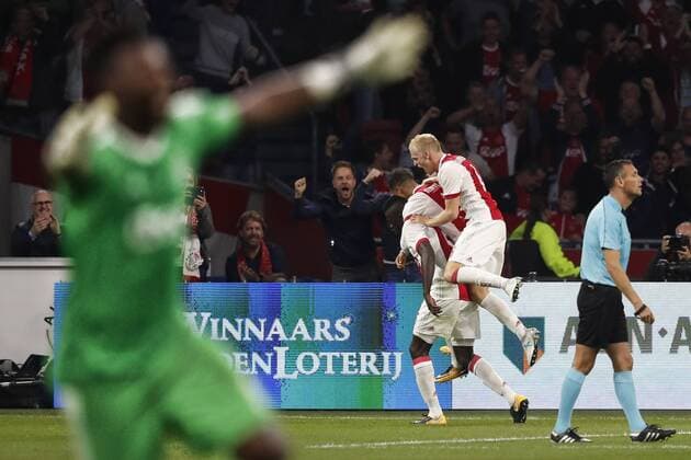 AMSTERDAM, Stadion de Arena , 02-08-2017 , Voorronde Champions League seizoen 2017 2018 . Ajax - Nice. Davinson Sanchez scoort de 2-1 . Donny van de Beek viert mee Ajax - Nice  x1661119x