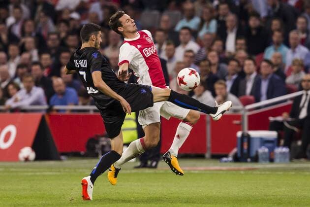 AMSTERDAM - 02-08-2017 , voetbal , UEFA voorronde Champions League , Stadion Johan Cruijf Arena , seizoen 2017 2018 , Ajax - Nice 2-2 , Nice speler Pierre Lees Melou (l) Ajax speler Nick Viergever (r) Ajax - Nice  x1661236x