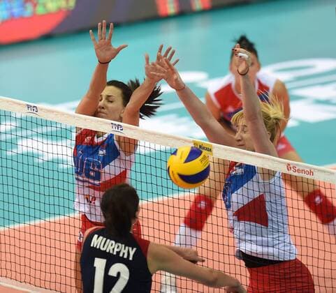Milena Rasic, back left, and Tijana Boskovic, back right, of Serbia jump to block a spike by Kelly Murphy of USA during their match of the FIVB Volleyball World Grand Prix Finals 2017 in Nanjing city, east China s Jiangsu province, 2 August 2017. Serbia defeated USA 3-2 (25:22, 25:17, 23:25, 18:25, 15:11). Serbia plays hard to defeat USA at FIVB Volleyball World Grand Prix Finals 2017  20170802_28756