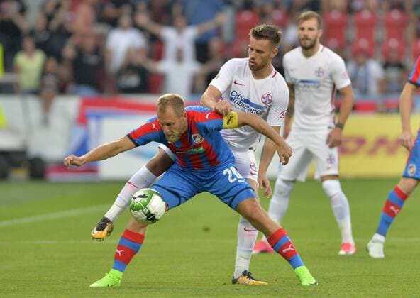 Fußball, EL Quali, Viktoria Pilsen - Steaua Bukarest Daniel Kolar of Victoria, front, in action during the 3rd qualifying round, Football European League match FC Viktoria Pilsen vs FC Steaua Bucurest (FCSB) in Pilsen, Czech Republic, August 2, 2017. (CTKxPhoto KaterinaxSulova) CTKPhotoP201708020874401  _SUK8673