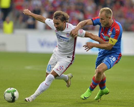 Fußball, EL Quali, Viktoria Pilsen - Steaua Bukarest Filipe Teixeira of FCSB, left, and Daniel Kolar of Victoria in action during the 3rd qualifying round, Football European League match FC Viktoria Pilsen vs FC Steaua Bucurest (FCSB) in Pilsen, Czech Republic, August 2, 2017. (CTKxPhoto KaterinaxSulova) CTKPhotoP201708020874501  _SUK8723