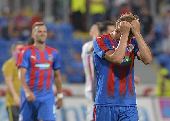 Fußball, EL Quali, Viktoria Pilsen - Steaua Bukarest Disappointed Victoria players after lost the 3rd qualifying round, Football European League match FC Viktoria Pilsen vs FC Steaua Bucurest (FCSB) in Pilsen, Czech Republic, August 2, 2017. (CTKxPhoto KaterinaxSulova) CTKPhotoP201708020955201  suk9