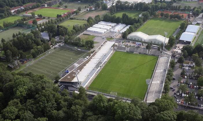 Fußball, Stadiongeschichte Stuttgarter Kickers Stuttgart , Fußball Regionalliga Südwest , Stuttgarter Kickers vs. TuS Koblenz , Übersicht Sportgelände Waldau mit Gazi Stadion