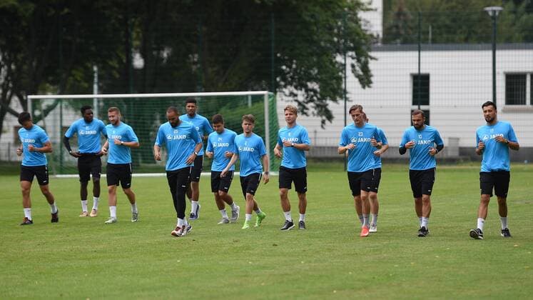 Fussball, Herren, Regionalliga Nordost, Saison 2017 18, Training BFC Dynamo, Laufübungen zum Aufwärmen, 03.08.17, Copyright: xMichaelxHundtx xMatthiasxKochx