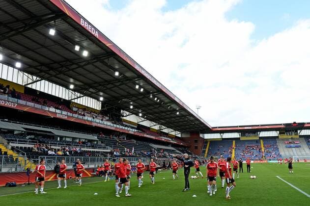SOCCER - UEFA EURO EM Europameisterschaft Fussball 2017 BREDA,NETHERLANDS,03.AUG.17 - WOMEN SOCCER - UEFA Women s European Championship EM Europameisterschaft 2017, semifinal, Denmark vs Austria. Image shows the team of AUT. Keywords: warm up. GEPAxpictures xFlorianxErtl