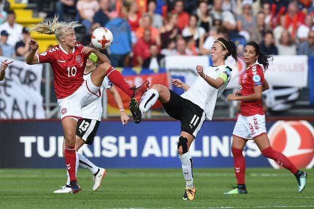 Fußball UEFA Women s Euro Halbfinale Dänemark - Österreich am 03.08.2017 im Rat Verlegh Stadion in Breda Pernille Harder ( Dänemark ), links - Viktoria Schnaderbeck ( Österreich ), rechts xRx