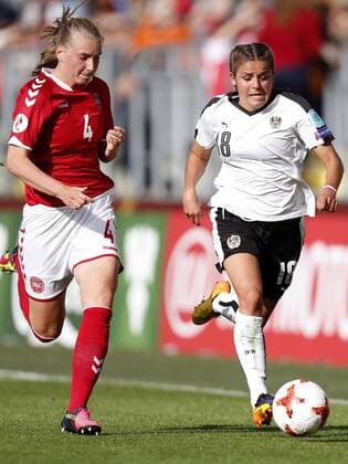 (L-R) Maja Kildemoes of Denmark, Laura Feiersinger of Austria women during the UEFA WEURO 2017 semi-final match between Denmark and Austria at the Rat Verlegh stadium on August 03, 2017 in Breda, The Netherlands Women: Denmark v Austria UEFA WEURO 2017 2017 2018 xVIxVIxImagesx xMauricexvanxSteenxIVx 8379722