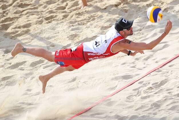 Bilder des Tages - SPORT Beach volleyball Beachvolleyball - FIVB World Championships 2017 VIENNA,AUSTRIA,03.AUG.17 - BEACH VOLLEYBALL - FIVB World Championships. Image shows Clemens Doppler (AUT). GEPAxpictures xChristianxWalgram