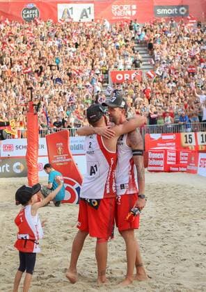 Beach volleyball Beachvolleyball - FIVB World Championships 2017 VIENNA,AUSTRIA,03.AUG.17 - BEACH VOLLEYBALL - FIVB World Championships. Image shows the rejoicing of Clemens Doppler and Alexander Horst (AUT). GEPAxpictures xChristianxWalgram