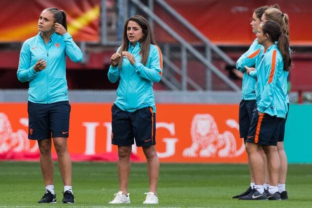 the players of The Netherlands arrive at the pitch during the semi-final UEFA WEURO 2017 match between The Netherlands and England at the Grolsch Veste on August 3, 2017 in Enschede, the Netherlands Women: The Netherlands v England UEFA WEURO 2017 2017 2018 xVIxVIxImagesx xGerritxvanxKeulenxIVx 8379841