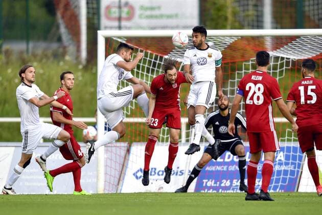 170803 Östersunds Tom Pettersson, Sotirios Papagiannopoulus och Brwa Nouri försvarar mot FC Fola Esch Tom Laterza under fotbollsmatchen i kvalet till Europa League mellan Fola Esch och Östersund den 3 augusti 2017 i Esch-sur-Alzette.  Copyright: PETTERxARVIDSON BB170803PA050