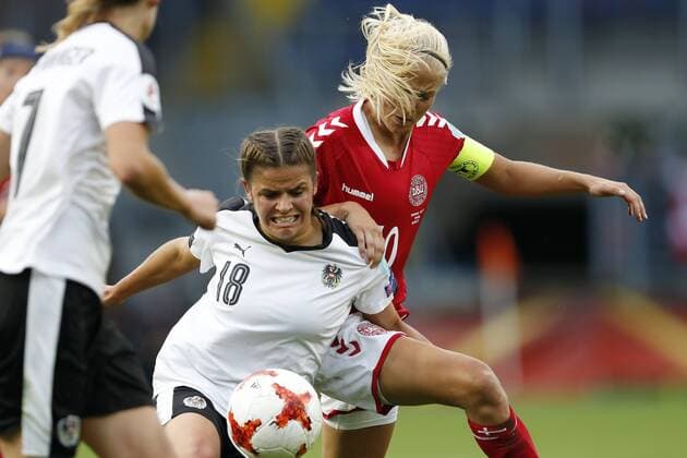(L-R) Laura Feiersinger of Austria women, Pernille Harder of Denmark during the UEFA WEURO 2017 semi-final match between Denmark and Austria at the Rat Verlegh stadium on August 03, 2017 in Breda, The Netherlands Women: Denmark v Austria UEFA WEURO 2017 2017 2018 xVIxVIxImagesx xMauricexvanxSteenxIVx 8379852