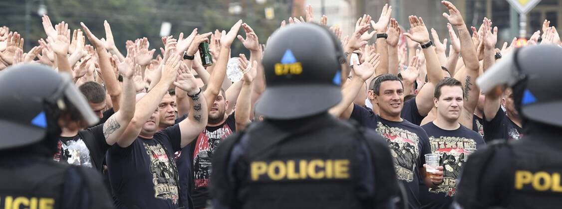 Bilder des Tages - SPORT Fans of Crvena Zvezda Belgrade in action prior to the Football Champions League third qualifying round s return match: Sparta Praha vs Crvena Zvezda Belgrade in Prague, Czech Republic, April 3, 2018. (CTKxPhoto MichalxKrumphanzl) CTKPhotoP201708030850101  kru 1
