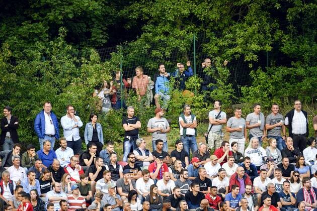 170803 Publik under fotbollsmatchen i kvalet till Europa League mellan Fola Esch och Östersund den 3 augusti 2017 i Esch-sur-Alzette.  Copyright: PETTERxARVIDSON BB170803PA055