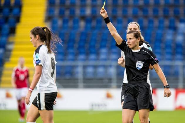 BREDA - 03-08-2017. Rat Verleghstadion , EK vrouwenvoetbal, Woman s Euro 2017, halve finale Denemarken - Oostenrijk , gele kaart voor Sarah Zadrazil Denemarken - Oostenrijk  x1661904x